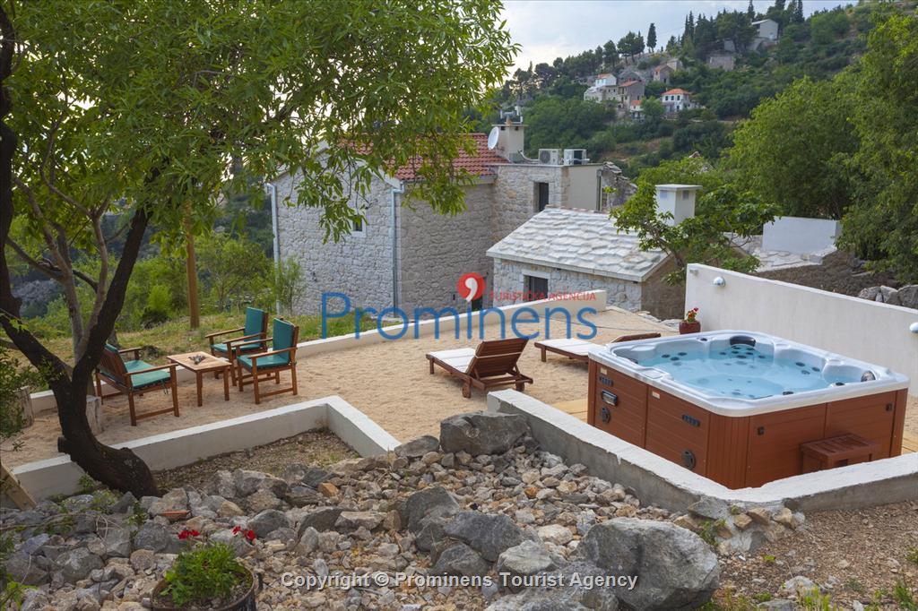 Steinhaus Fetiva mit Meerblick, Whirlpool und Sauna- ruhiger Lage ueber Makarska