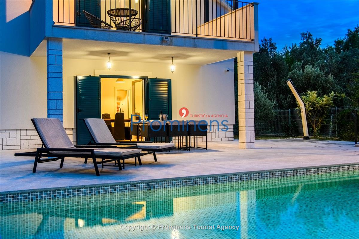 Modernes Ferienhaus Blue Stone mit beheiztem Pool in Zaostrog  Makarska Riviera,  Familienurlaub in Kroatien