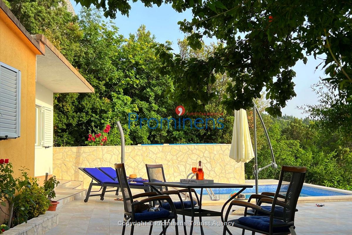 Kuća za odmor Giran s bazenom na Makarskoj rivijeri