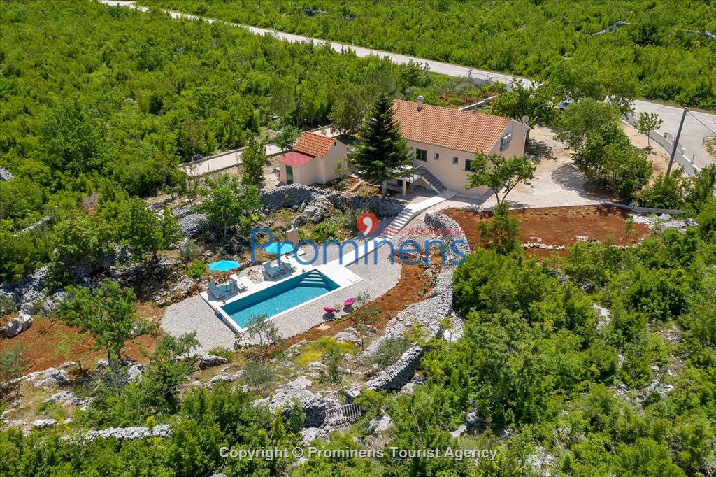 Entspannen Sie in der Ferienvilla Danica an der Makarska Riviera  Urlaub in einer komfortablen  alleinstehenden Villa mit privatem Pool 