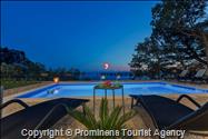 Modernes Ferienhaus Villa Alta Vista mit Pool  Meerblick bei Baska Voda  Makarska Riviera  