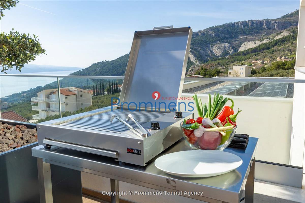 Luxus Penthouse Sara mit Meerblick, Dachterrasse mit Whirlpool, Sonnenliegen, Essbereich und Küche,  Parkplatz , E Ladestation inklusive. 