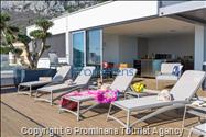 Luxus Penthouse Sara mit Meerblick, Dachterrasse mit Whirlpool, Sonnenliegen, Essbereich und Küche,  Parkplatz , E Ladestation inklusive. 