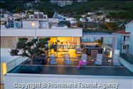Luxus Penthouse Sara mit Meerblick, Dachterrasse mit Whirlpool, Sonnenliegen, Essbereich und Küche,  Parkplatz , E Ladestation inklusive. 