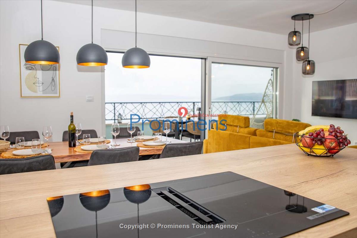 Penthouse Helena in Makarska – Exklusive Ferienwohnung mit Meerblick und Whirlpool