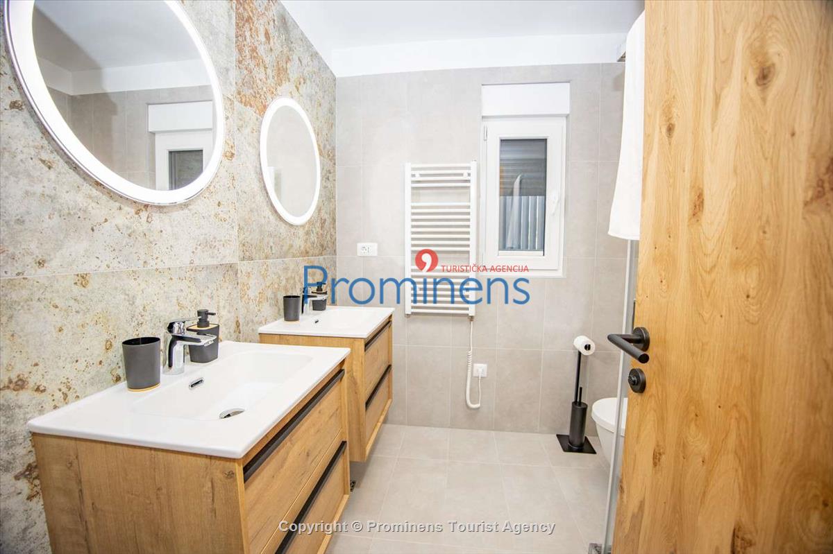 Penthouse Helena in Makarska – Exklusive Ferienwohnung mit Meerblick und Whirlpool