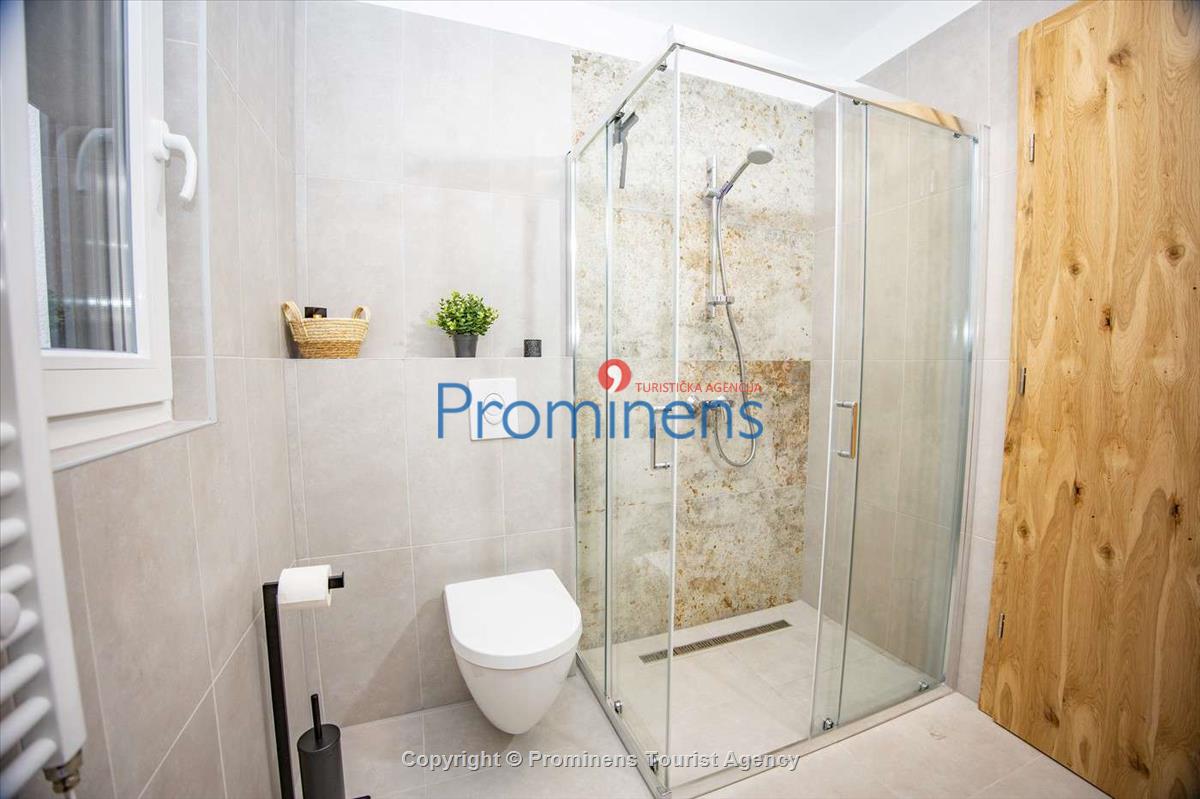 Penthouse Helena in Makarska – Exklusive Ferienwohnung mit Meerblick und Whirlpool