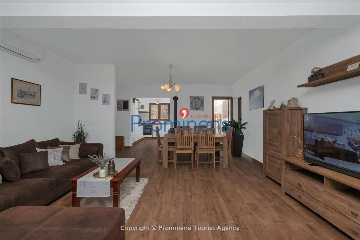 Alleinstehendes Ferienhaus Tome mit Meerblick oberhalb von Makarska