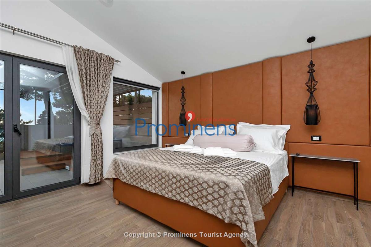 Erlebe den ultimativen Luxusurlaub in Kroatien - Miete die Villa DeLinda in Makarska mit Infinity-Pool  und einen atemberaubenden Blick auf das Meer