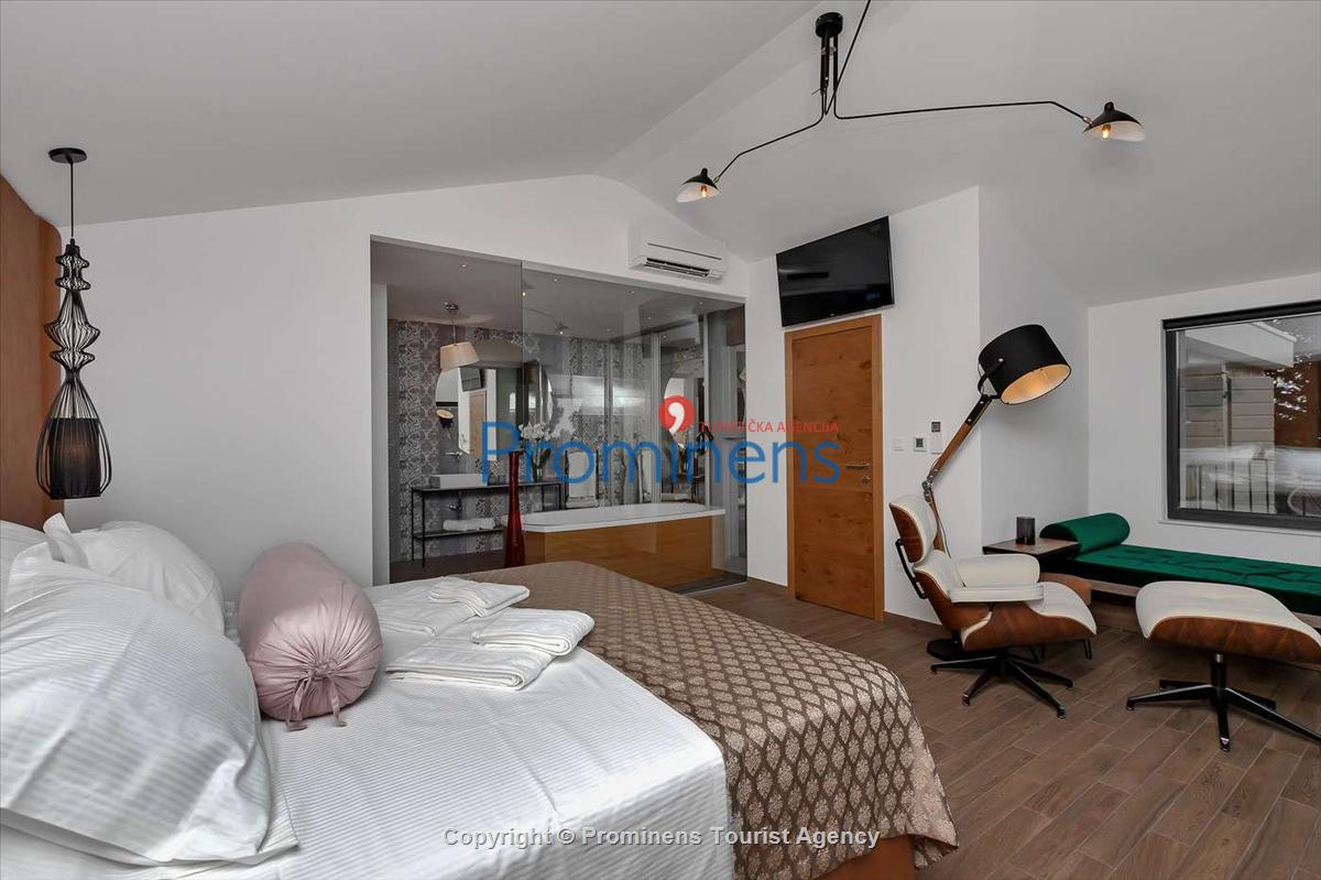 Erlebe den ultimativen Luxusurlaub in Kroatien - Miete die Villa DeLinda in Makarska mit Infinity-Pool  und einen atemberaubenden Blick auf das Meer