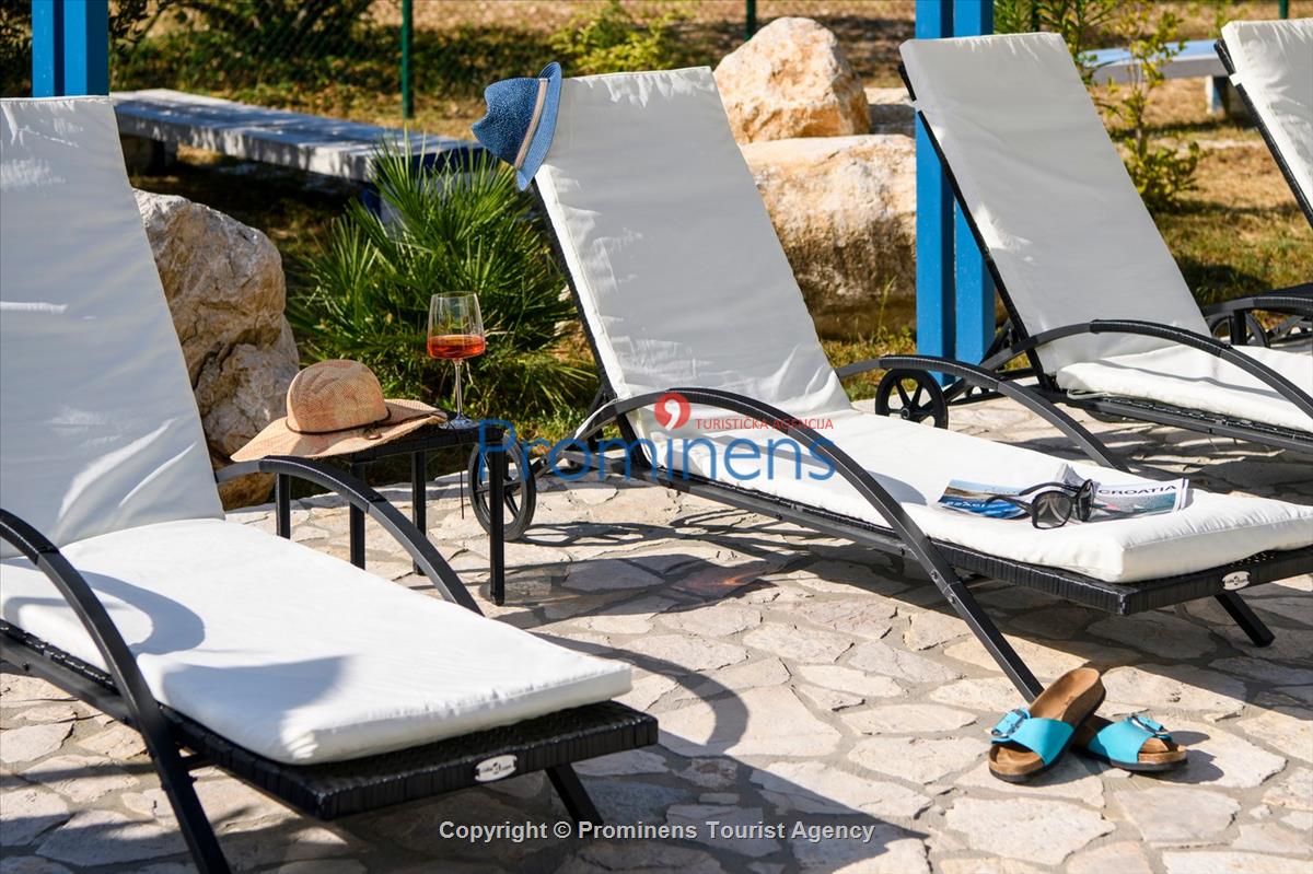  Ferienhaus mit beheiztem Pool und drei Schlafzimmern an der atemberaubenden Makarska Riviera in Kroatien