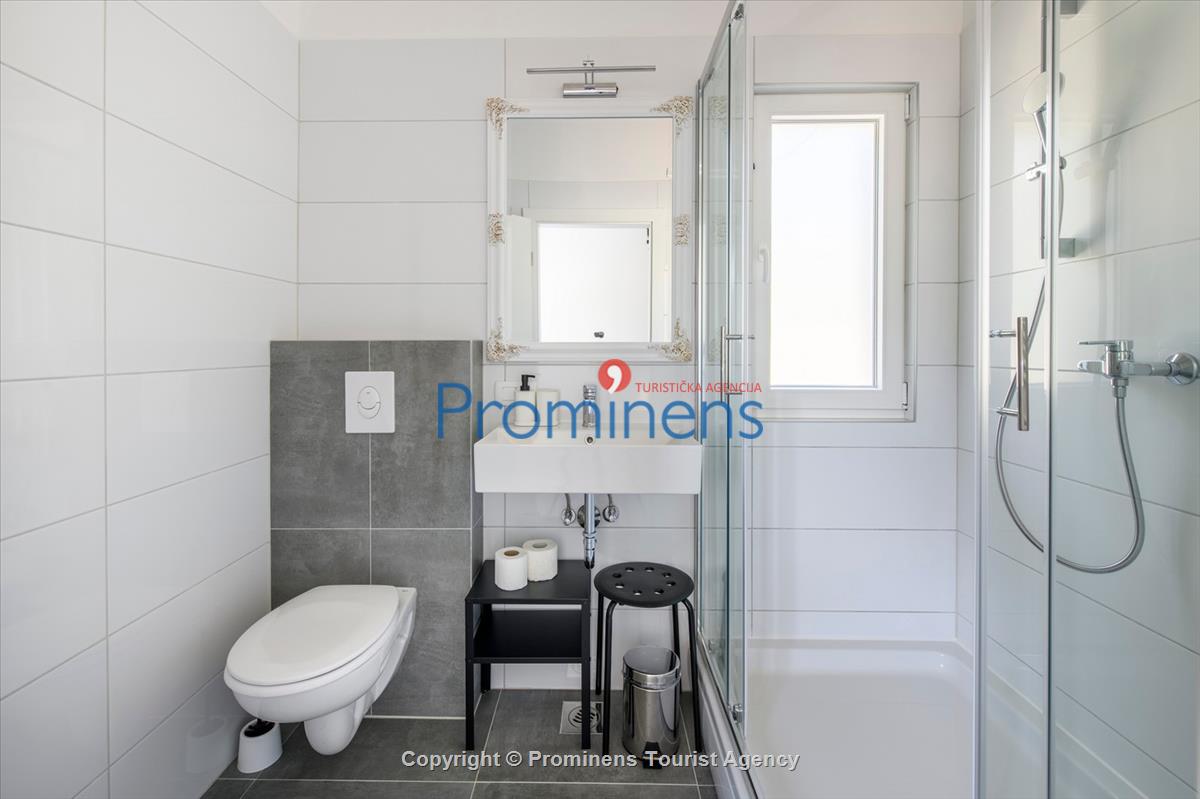  Ferienhaus mit beheiztem Pool und drei Schlafzimmern an der atemberaubenden Makarska Riviera in Kroatien