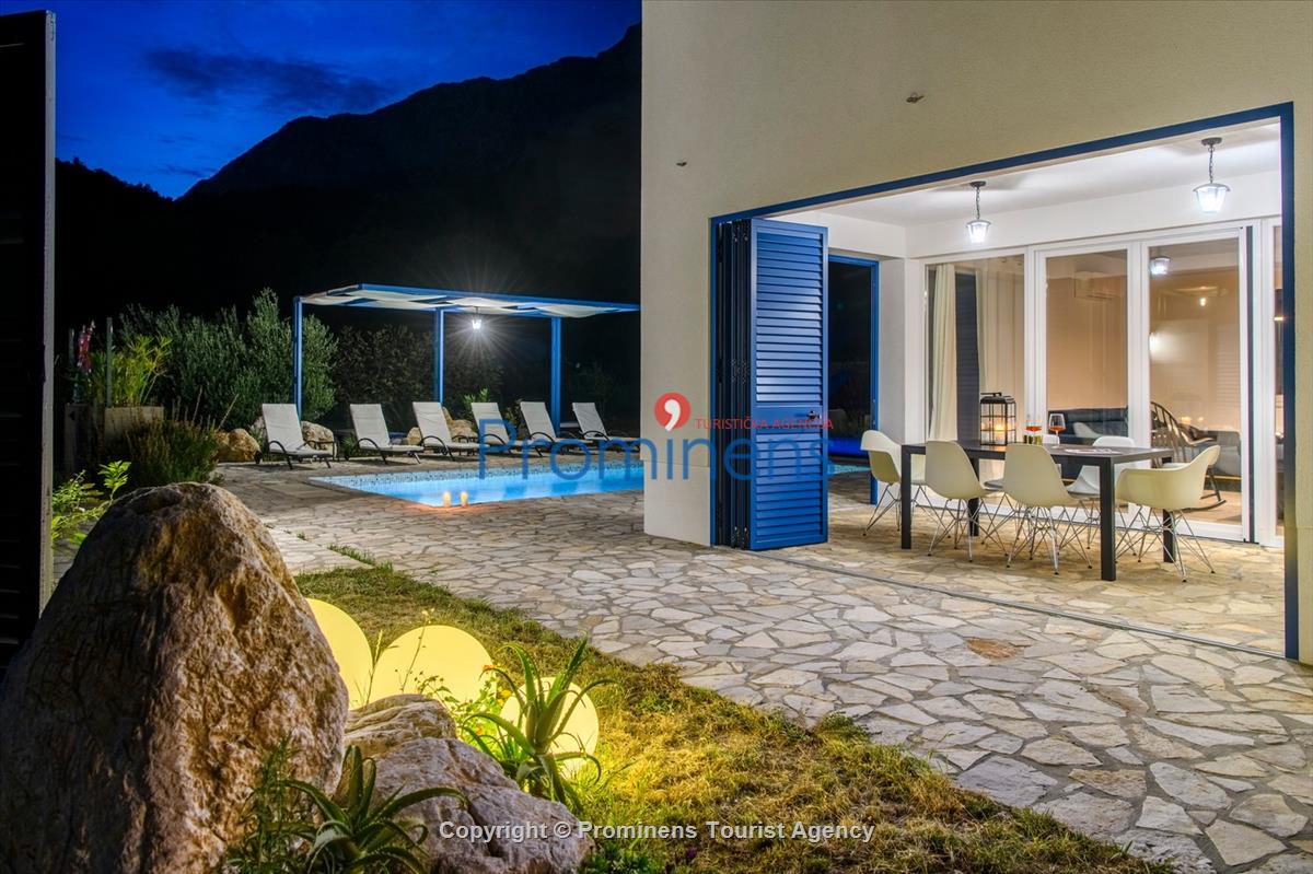  Ferienhaus mit beheiztem Pool und drei Schlafzimmern an der atemberaubenden Makarska Riviera in Kroatien