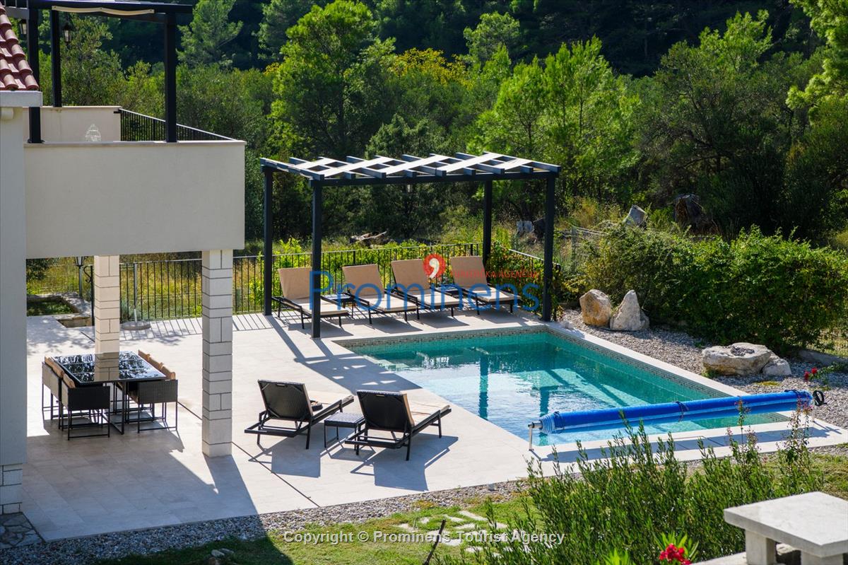  Ferienhaus mit beheiztem Pool und drei Schlafzimmern an der atemberaubenden Makarska Riviera in Kroatien