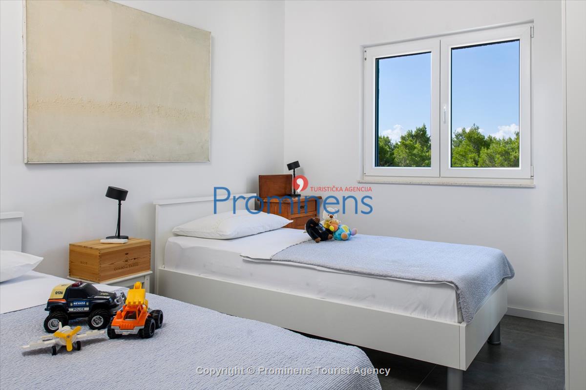  Ferienhaus mit beheiztem Pool und drei Schlafzimmern an der atemberaubenden Makarska Riviera in Kroatien