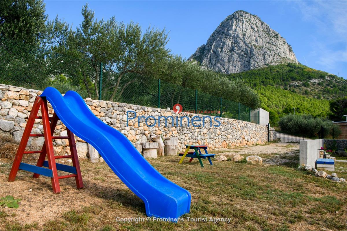  Ferienhaus mit beheiztem Pool und drei Schlafzimmern an der atemberaubenden Makarska Riviera in Kroatien