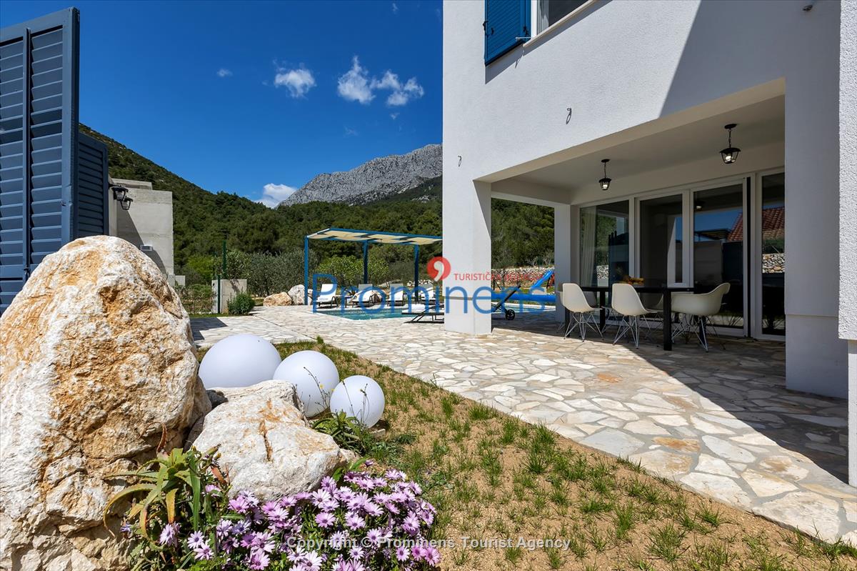  Ferienhaus mit beheiztem Pool und drei Schlafzimmern an der atemberaubenden Makarska Riviera in Kroatien