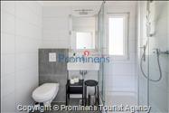  Ferienhaus mit beheiztem Pool und drei Schlafzimmern an der atemberaubenden Makarska Riviera in Kroatien