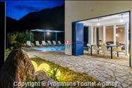  Ferienhaus mit beheiztem Pool und drei Schlafzimmern an der atemberaubenden Makarska Riviera in Kroatien