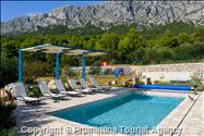  Ferienhaus mit beheiztem Pool und drei Schlafzimmern an der atemberaubenden Makarska Riviera in Kroatien