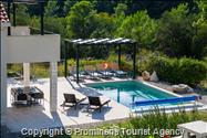  Ferienhaus mit beheiztem Pool und drei Schlafzimmern an der atemberaubenden Makarska Riviera in Kroatien
