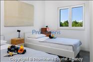  Ferienhaus mit beheiztem Pool und drei Schlafzimmern an der atemberaubenden Makarska Riviera in Kroatien