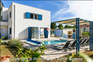  Ferienhaus mit beheiztem Pool und drei Schlafzimmern an der atemberaubenden Makarska Riviera in Kroatien