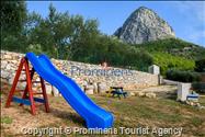  Ferienhaus mit beheiztem Pool und drei Schlafzimmern an der atemberaubenden Makarska Riviera in Kroatien