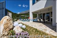  Ferienhaus mit beheiztem Pool und drei Schlafzimmern an der atemberaubenden Makarska Riviera in Kroatien