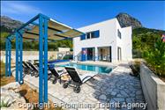  Ferienhaus mit beheiztem Pool und drei Schlafzimmern an der atemberaubenden Makarska Riviera in Kroatien